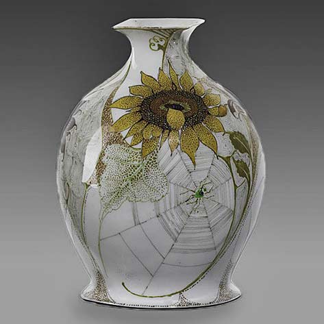 Rozenburg-eggshell-porcelain-bud-vase-with-spider-in-web-1903