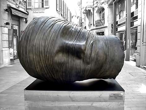 igor_mitoraj_ street sculpture of a large head