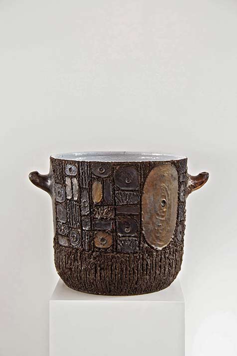 giant-perignem-pot-rhaye-vandeweghe-early-60s-the-raw-incised-decor-with-use-of-different-dore-black-glazes