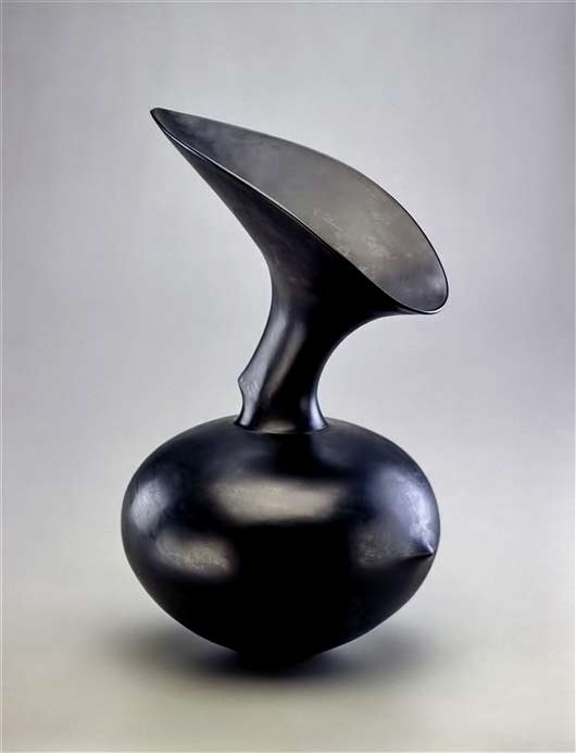 magdalene-odundo-kenyan-born-1950-clay-object-untitled
