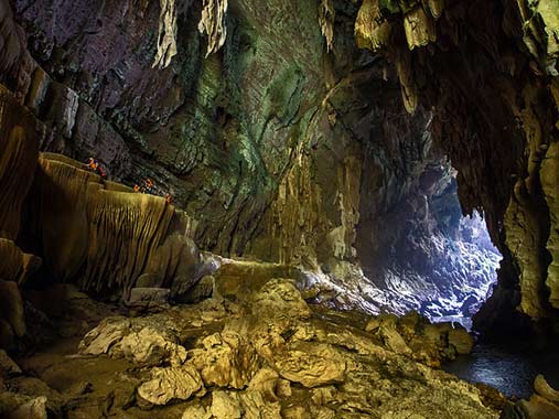 nok-nang-ann-cave-lum-klong-ngu-np-kanchanaburi-thailand