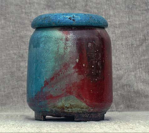 Turquoise and crimson vessel with a lid -- Shamai-Sam-Gibsh