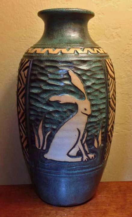 Foxlo-Pottery hare motif vase