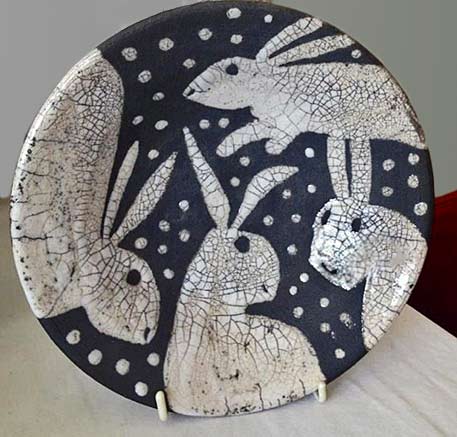 rabbit-plate with crackle glaze by Josse Davies