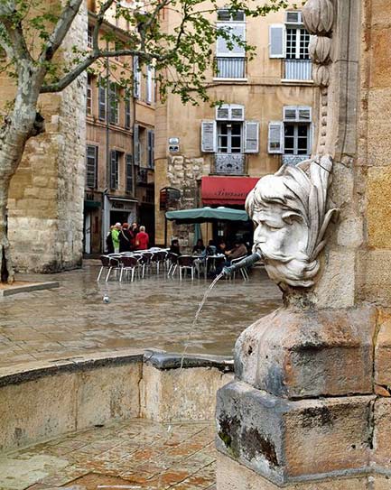 Aix-en-Provence courtyard fountain