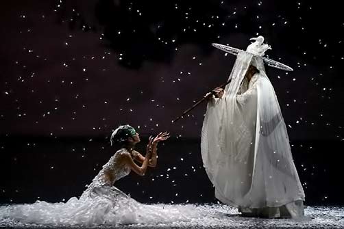 Yang Liping (L) performs in her dance drama 'The Peacock' during the first Yang Liping International Dance Festival in Kunming, ...