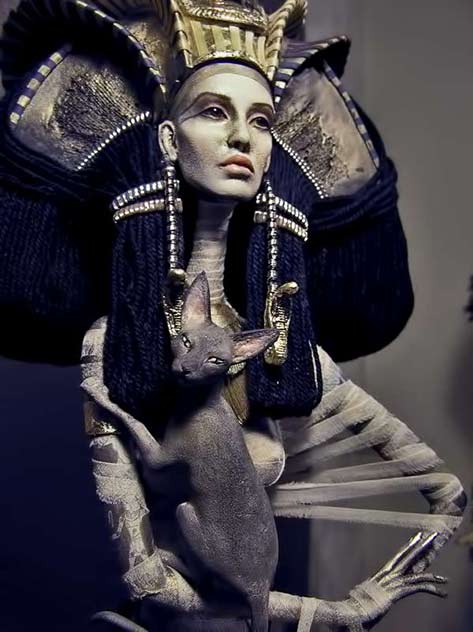 hathor sculpture by the Popovy sisters