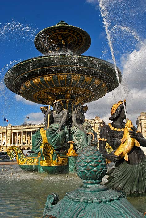 Fontaine-des-Mers,-Place-de-la-Concorde fountain in Paris with strong water jets