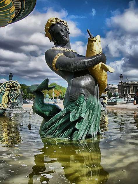Concorde-Square-Fountain-Paris-merman holding a fish