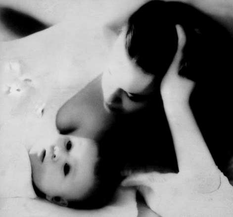 Lillian-Bassman-mother-with-child
