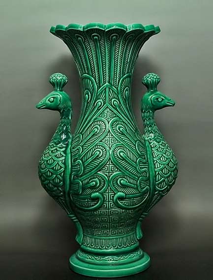 Qing-Dynasty-Green-Glaze-Peacock-bottle