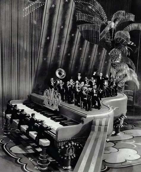 Giant-piano-set-from-King-of-Jazz movie