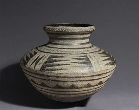 Makonde pot with geometric decoration, Tanzania