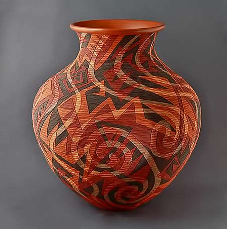 Richard-Zane-Smith---‘Edge-and-Flow’ vessel with dynamic line decorations