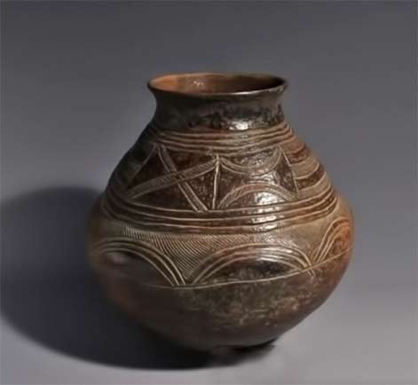 Songye Pot with incised geometric decoration