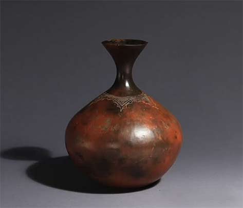 Charming elegant pottery by Tutsi