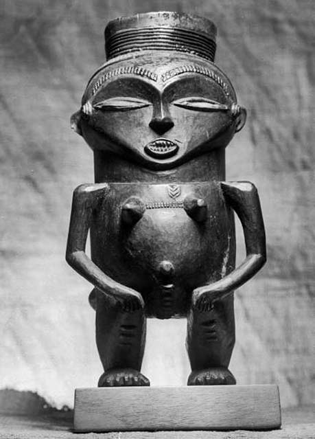 Carved staue-primitive-African-sculptures-at-Penn.-Univ.-Museum