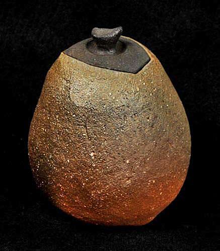 Hiroyuki-Wakimoto-ceramic-lidded-vessel