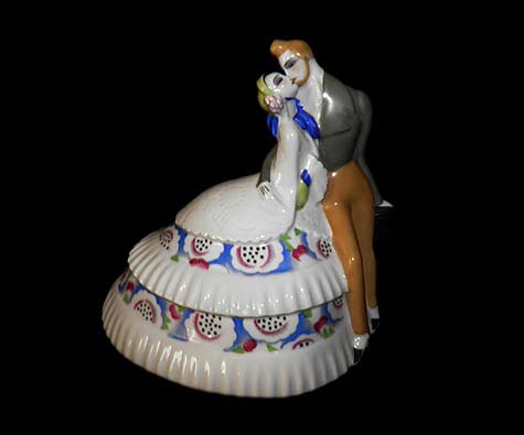 Limoges ceramic figurine of a romatic couple