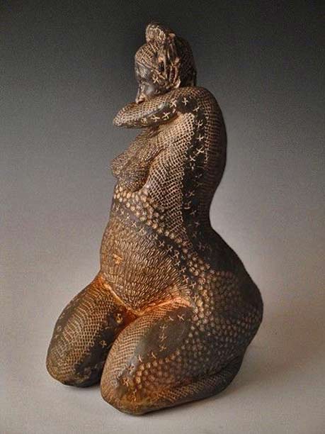 Anne-Meyer---Mishima-Lady - sculpture of a kneeling naked woman