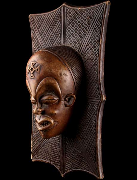 Wood carved wall sculpture - Congo-Chokwe-mask