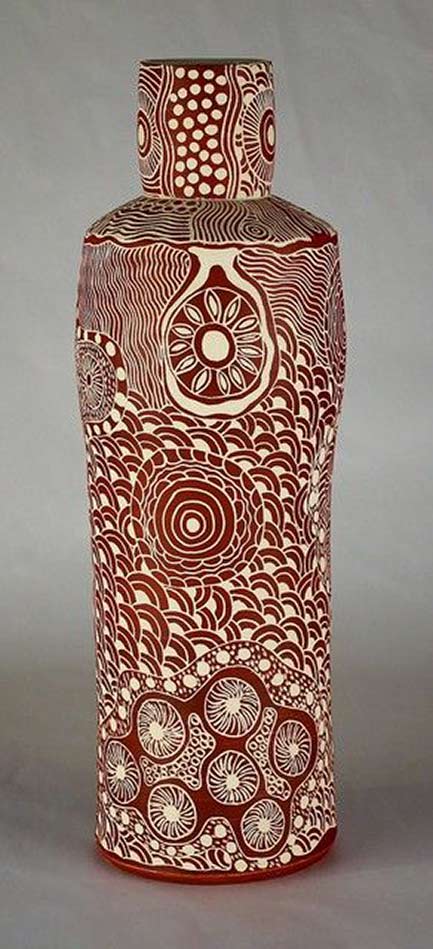 Ernabella-Arts-ceramics vase Vivian Thompson, Kungkarangkalpa (Seven Sisters)