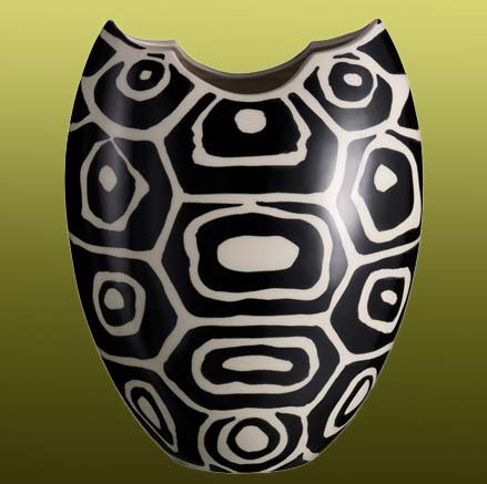 Rometti_2017_vaso_tartaruga_nero turtle shell pattern in black and white