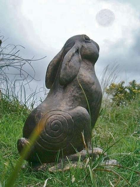 Firwel crafts rabbit sculpture