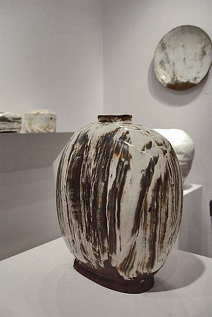 Kang Hyo Lee-ceramic vase Mindy Solomon Gallery