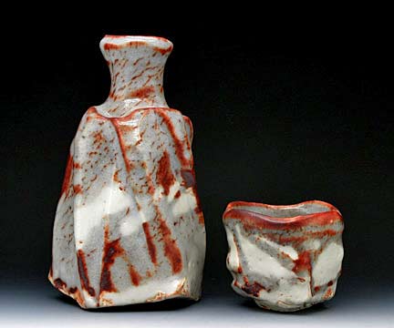 Tsukamoto Haruhiko ceramic sake flask and guinomi