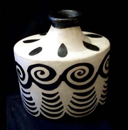 black and white Lenca pottery