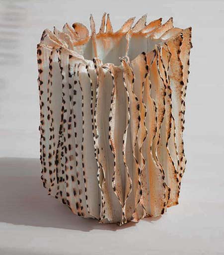 Ceramist-Jane-Reumert sculpture vessel