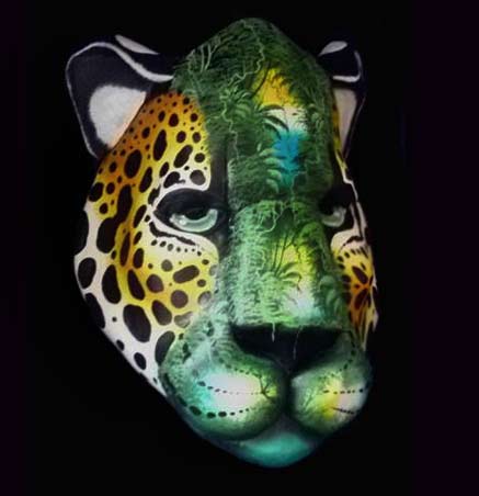 Forest-Cat--Another-great-Brunka-mask-carved-and-painted-by-the-artist-Melvin-Gonzalez