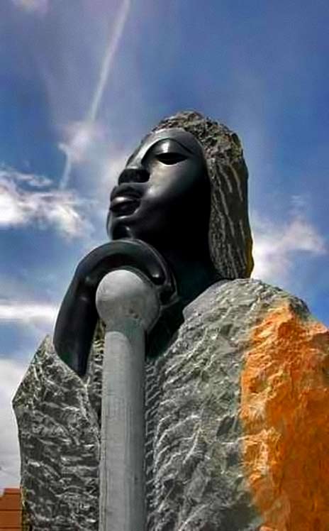 Keeping-the-History---Agnes-Nyanhongo Sculpture of a Zimbabwean lady