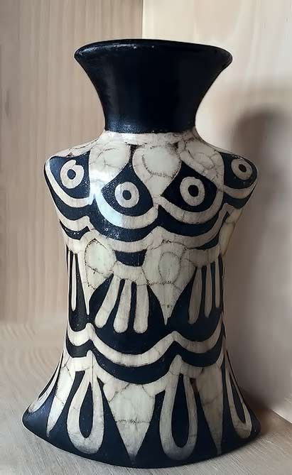 lenca black and white vase