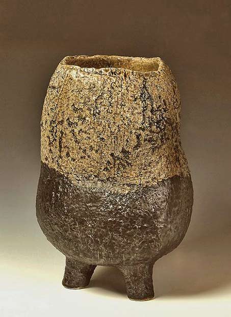 Rozenn-Bigot-tri-footed-vase
