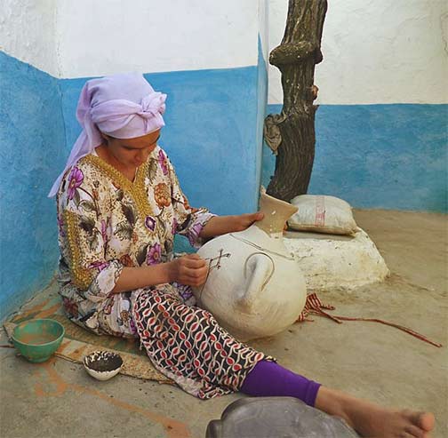 Female potter-from-the-Rif,-Taounate