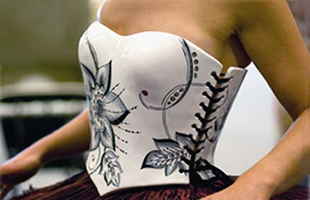 bustier-pascal-jaouenPascal Jaouen, an embroiderer, for whom the earthenware company created in 2008 a faience bustier for his 2008 collection presented at the Festival de Cornouaille