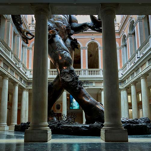 damien-Damien Hirst’s ‘Demon with Bowl’hirst-treasures-from-the-wreck-unbelievable-venice-art-biennale_Palazzo Grassi and Punta della Dogana Photo Prudence Cuming