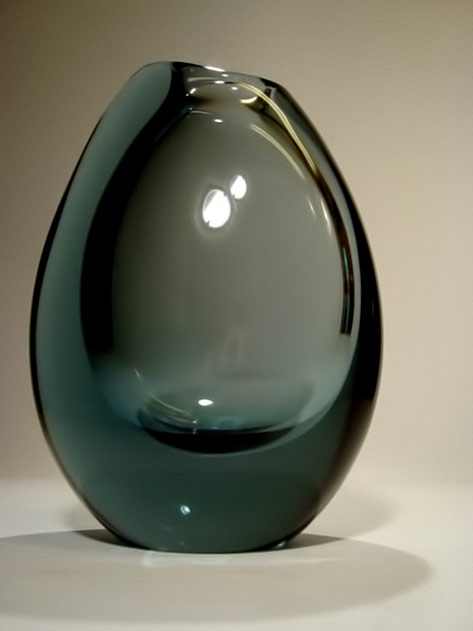 Kosta-modernist vase-by-Vicke-Lindstrand--