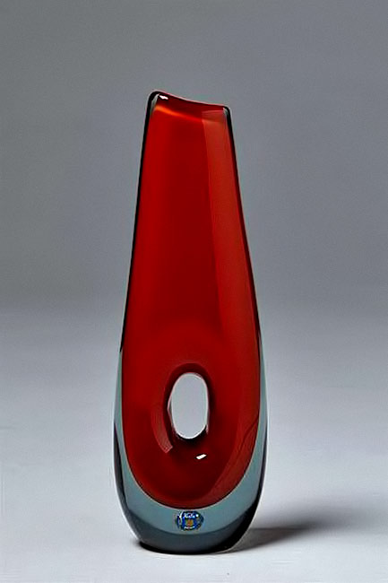Mid Century Vase designed by Vicke Lindstrand for Kosta, Sweden. 1950's