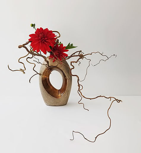 Art-Floral-Ikebana-Mai-Van-Thai-Thomas--red flowers and branches ikebana