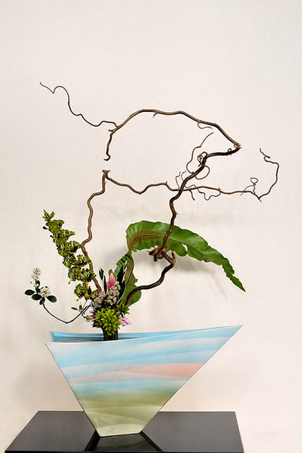 Ikebana-Ikenebo-Rikka-Shimputai-----Lusy-Wahyudi - angular vase