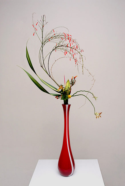 Ikebana-Ikenobo-Rikka-Shimputai-by-Lusy-Wahyudi-slender red vase