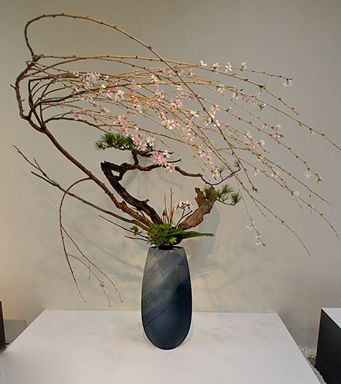 Ikenobo arrangement with wonderful pink blossoming flowers-(Otomodachi)