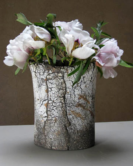 Jane-Norbury-raku-vase with fresh flowers