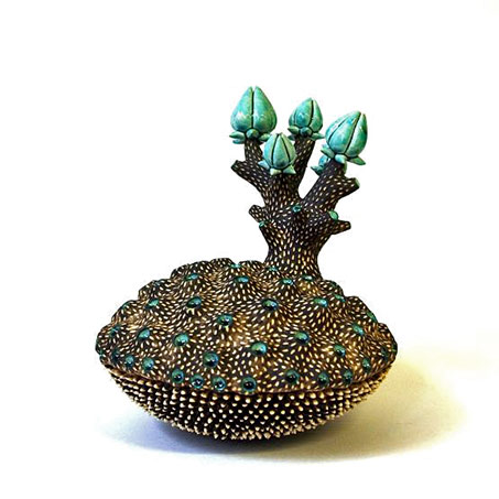 Eliane-Monnin-ceramic sculpture with budding plants