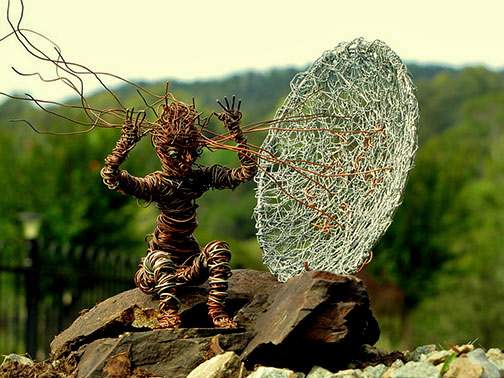 2015 - Elle-Szpindler-wire-figure sculpture