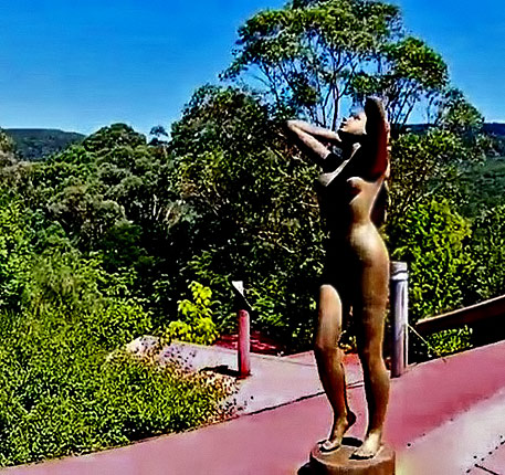 Galeria-Aniela-Sculpture-on-the-Roof,Eco-House-Kangaroo Valley