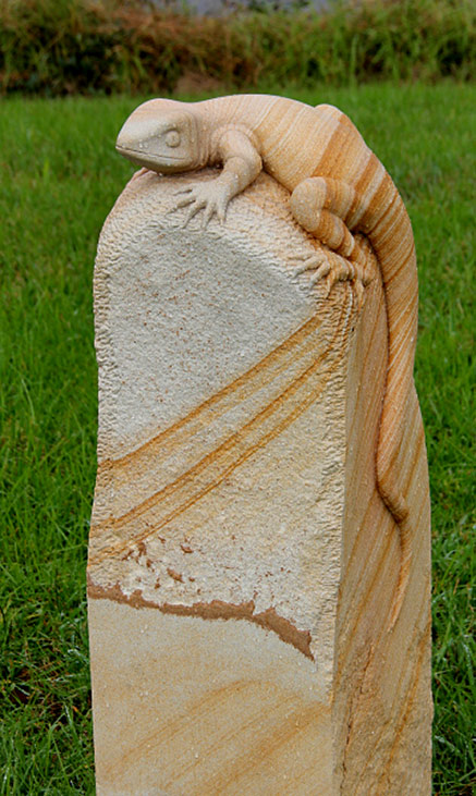 Lizard outdoor sculpture by Areneria